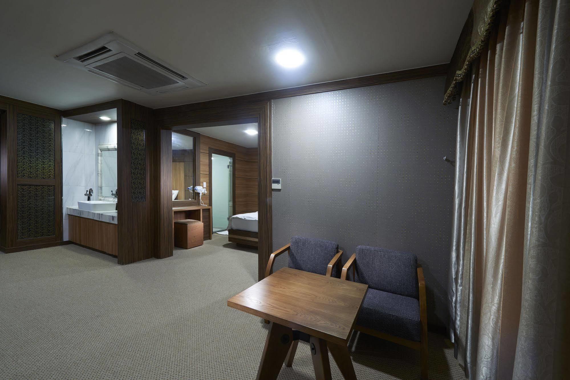 Benikea Premier Hotel Siheung Εξωτερικό φωτογραφία