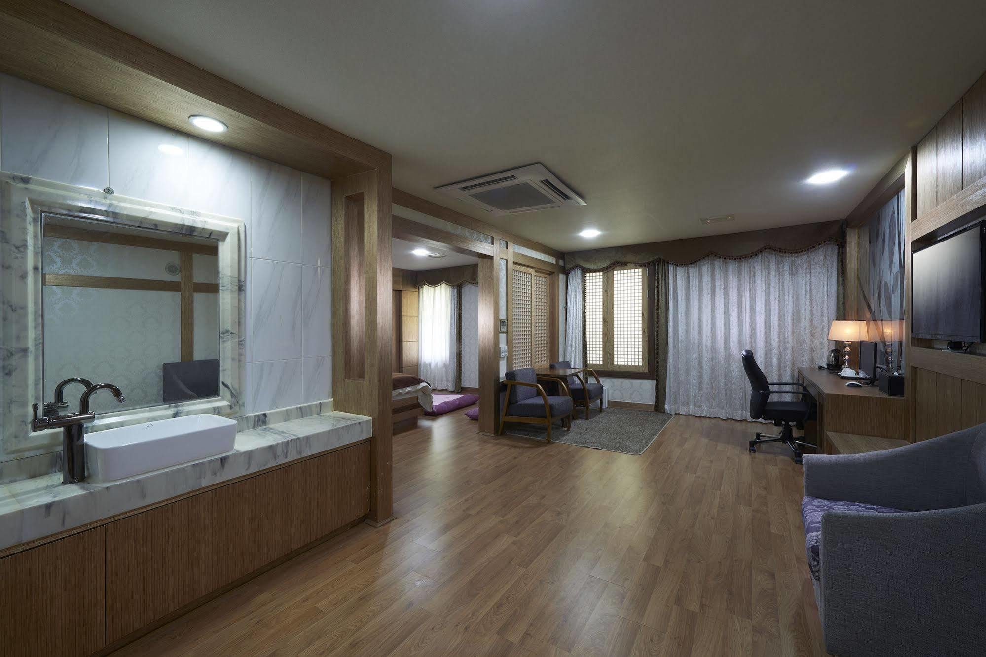 Benikea Premier Hotel Siheung Εξωτερικό φωτογραφία