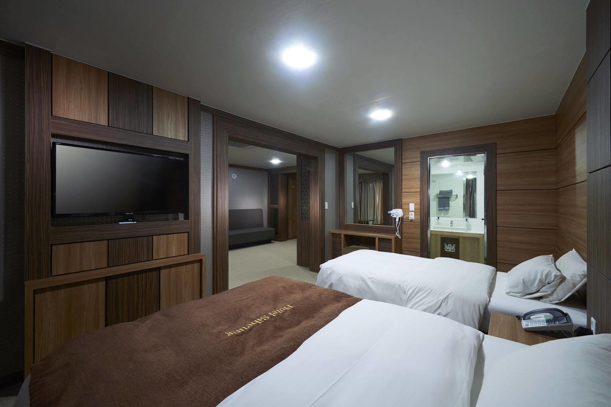 Benikea Premier Hotel Siheung Εξωτερικό φωτογραφία