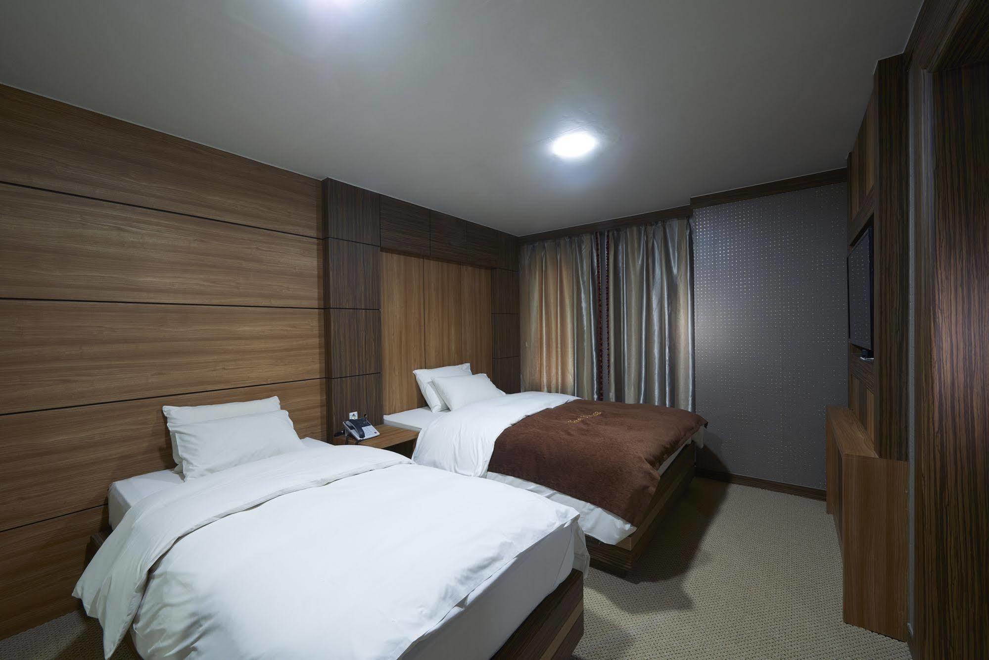 Benikea Premier Hotel Siheung Εξωτερικό φωτογραφία